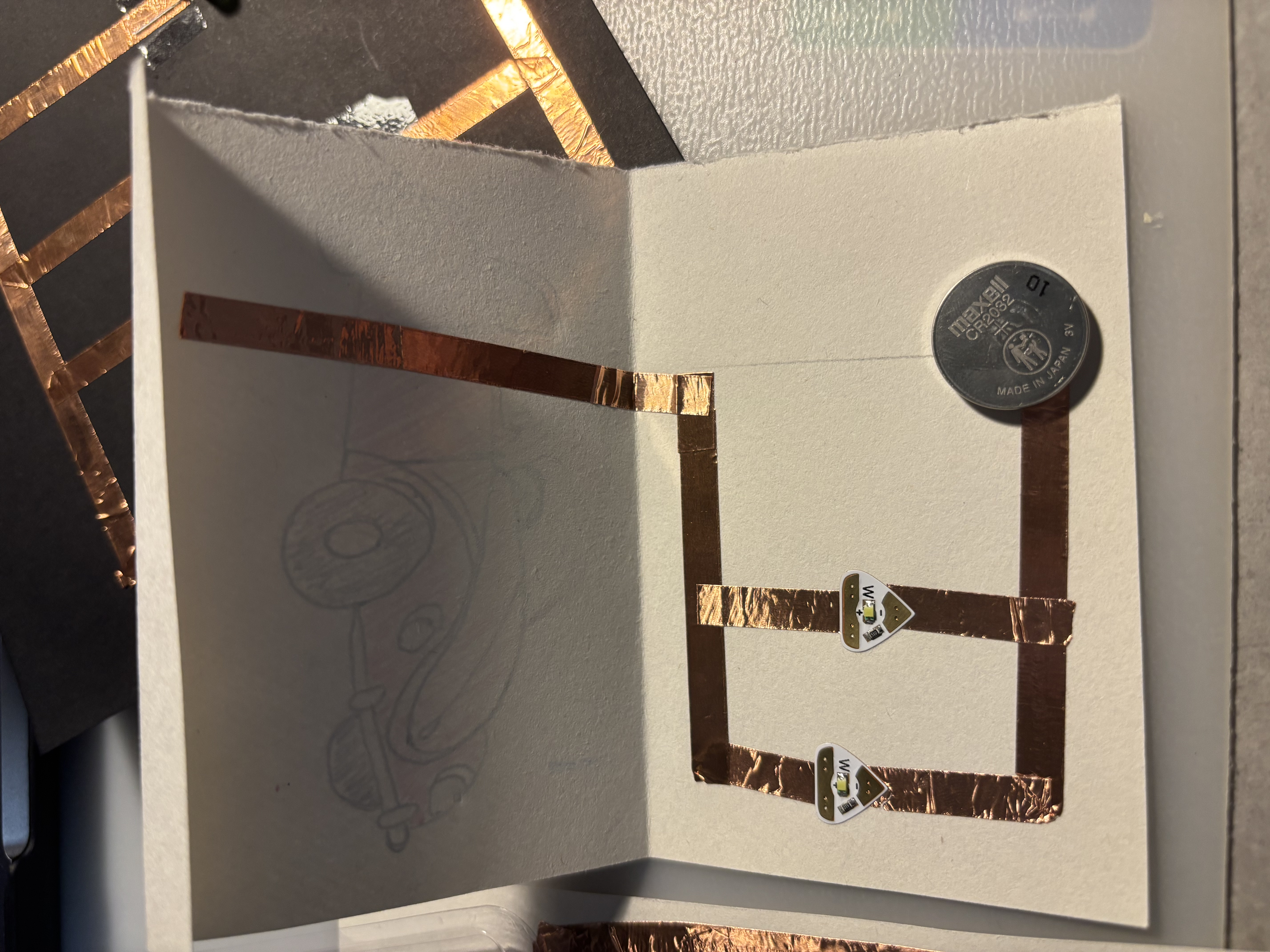 Car headlight circuit reusing the parallel circuit method.